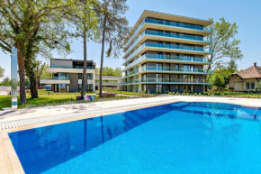 Bonnie-Premium Lelle Waterfront Private Apartment